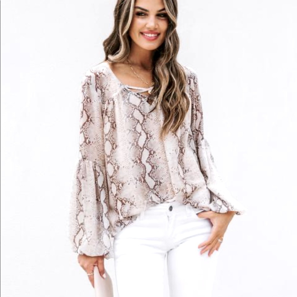 NWT Vici dolls lace up blouse